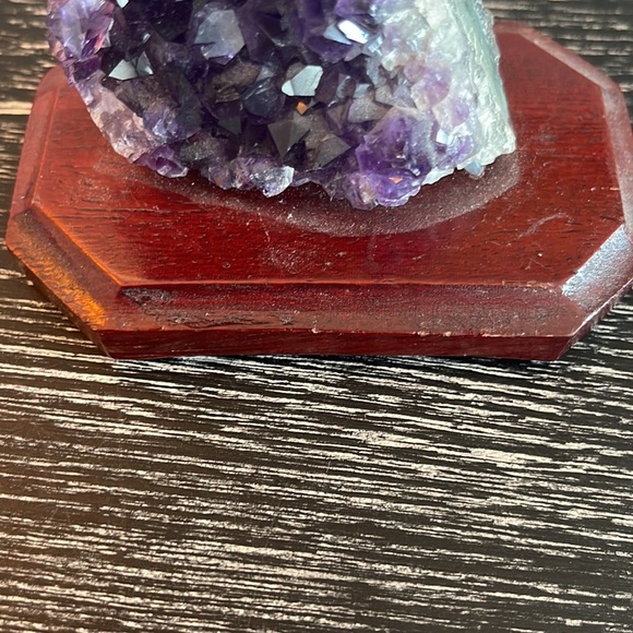 Amethyst stone on Wooden Base. Beautiful and peaceful - Picture 4 of 6